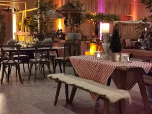 Holzbank ohne Lehne 1